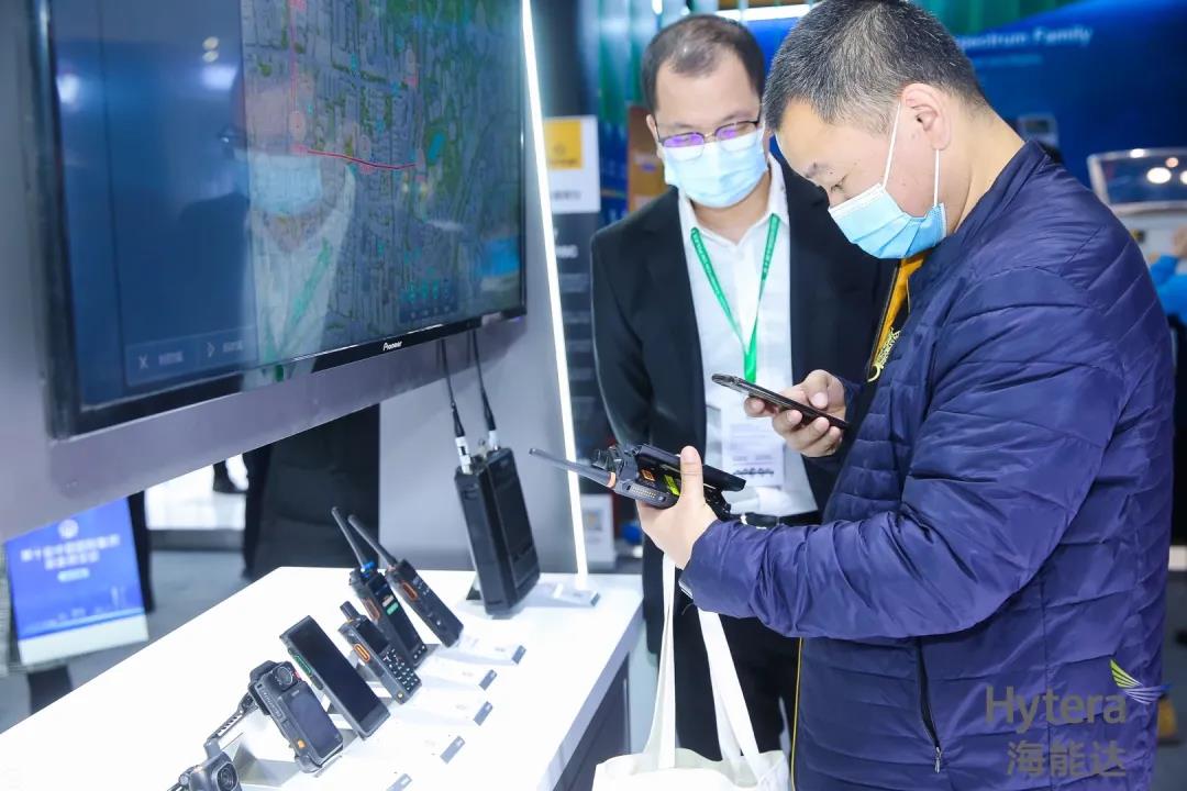 海能达携5G、AI等黑科技产品亮相第十届警博会，迈向智领警务时代