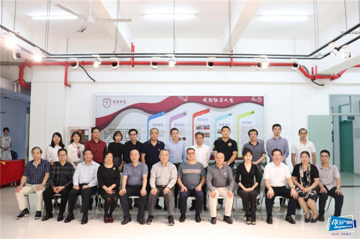 深圳技师学院珠宝学院第九届专业顾问委员会换届及研讨会议召开 深圳技师学院珠宝学院第九届专业顾问委员会换届及研讨会议召开