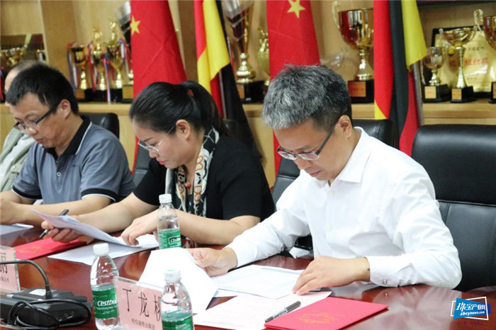 深圳技师学院珠宝学院第九届专业顾问委员会换届及研讨会议召开 深圳技师学院珠宝学院第九届专业顾问委员会换届及研讨会议召开