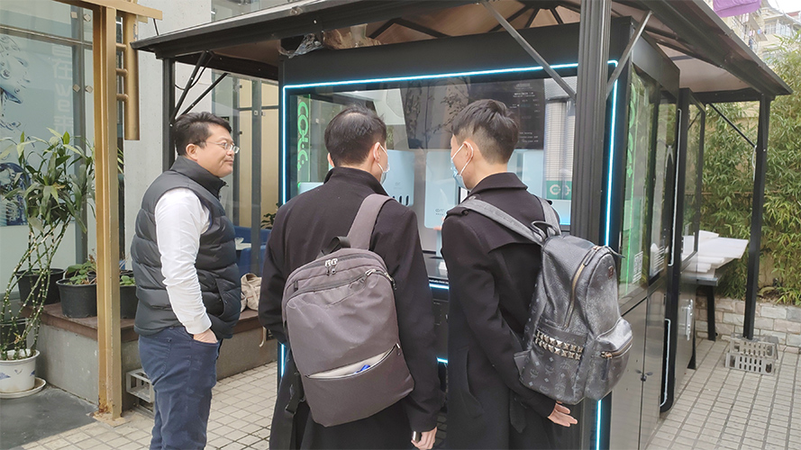 红星美凯龙领导来访上海氦豚科技，亲自体验COFE+机器人现磨咖啡