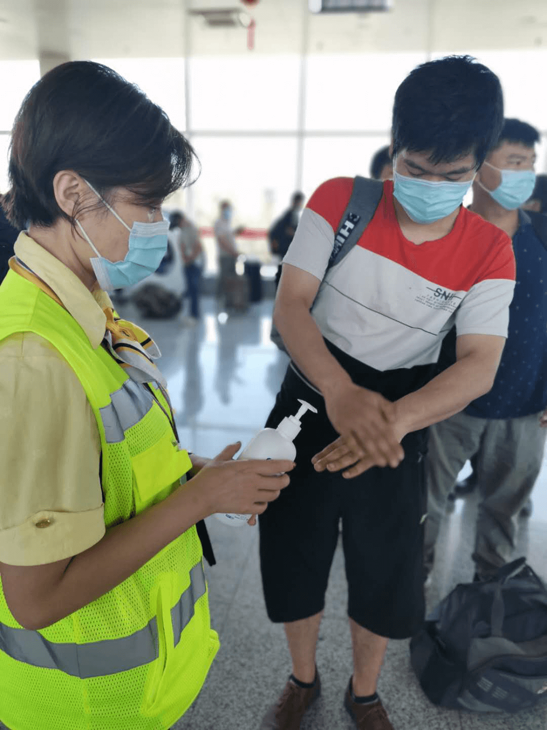 雅迪力特积极响应“民航明传电报”要求，为旅客提供更安全的手部消毒产品