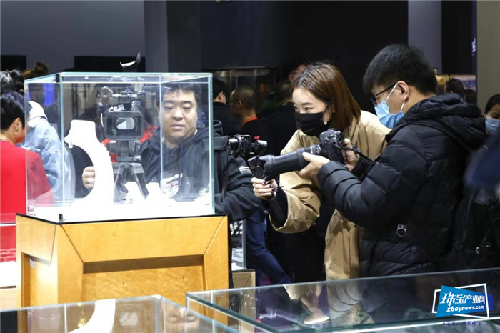 七彩云南本命福佑系列新品全新升级亮相2020中国国际珠宝展 七彩云南本命福佑系列新品全新升级亮相2020中国国际珠宝展