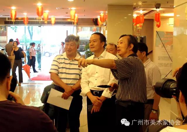 广州市美协人物画艺委会为环卫工作者送慰问、画肖像 广州市美协人物画艺委会为环卫工作者送慰问、画肖像