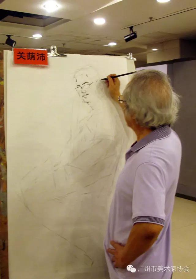 广州市美协人物画艺委会为环卫工作者送慰问、画肖像 广州市美协人物画艺委会为环卫工作者送慰问、画肖像
