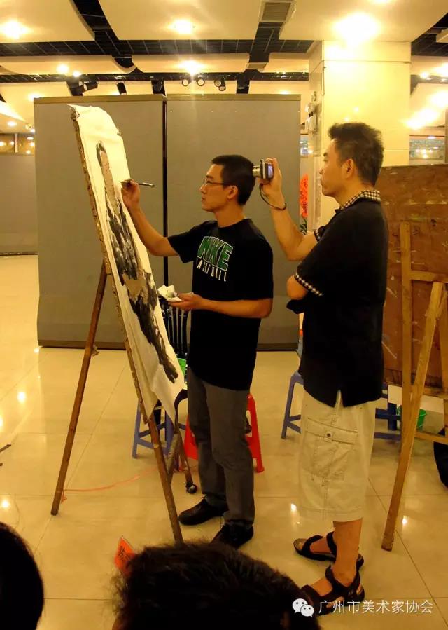 广州市美协人物画艺委会为环卫工作者送慰问、画肖像 广州市美协人物画艺委会为环卫工作者送慰问、画肖像