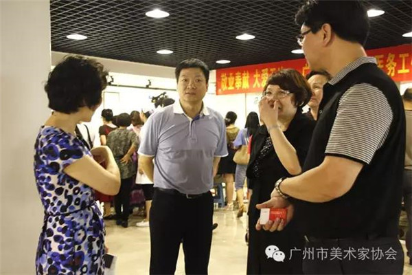 敬业奉献 大爱无边——陈永忠院长参加广州市美协人物画艺委会画家绘画“白衣天使” 敬业奉献 大爱无边——陈永忠院长参加广州市美协人物画艺委会画家绘画“白衣天使”
