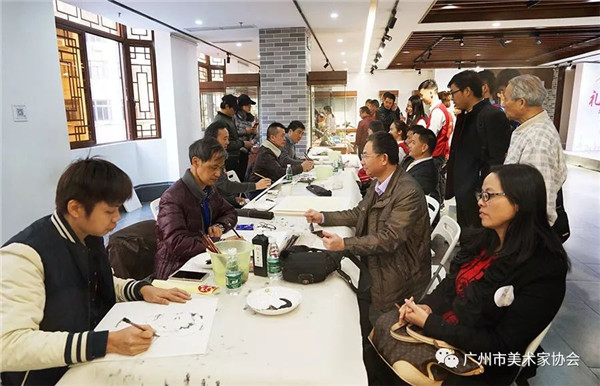 【广州市美协】陈永忠院长参加广州市美协人物画艺委会画家向群防群治工作志愿者献礼 【广州市美协】陈永忠院长参加广州市美协人物画艺委会画家向群防群治工作志愿者献礼