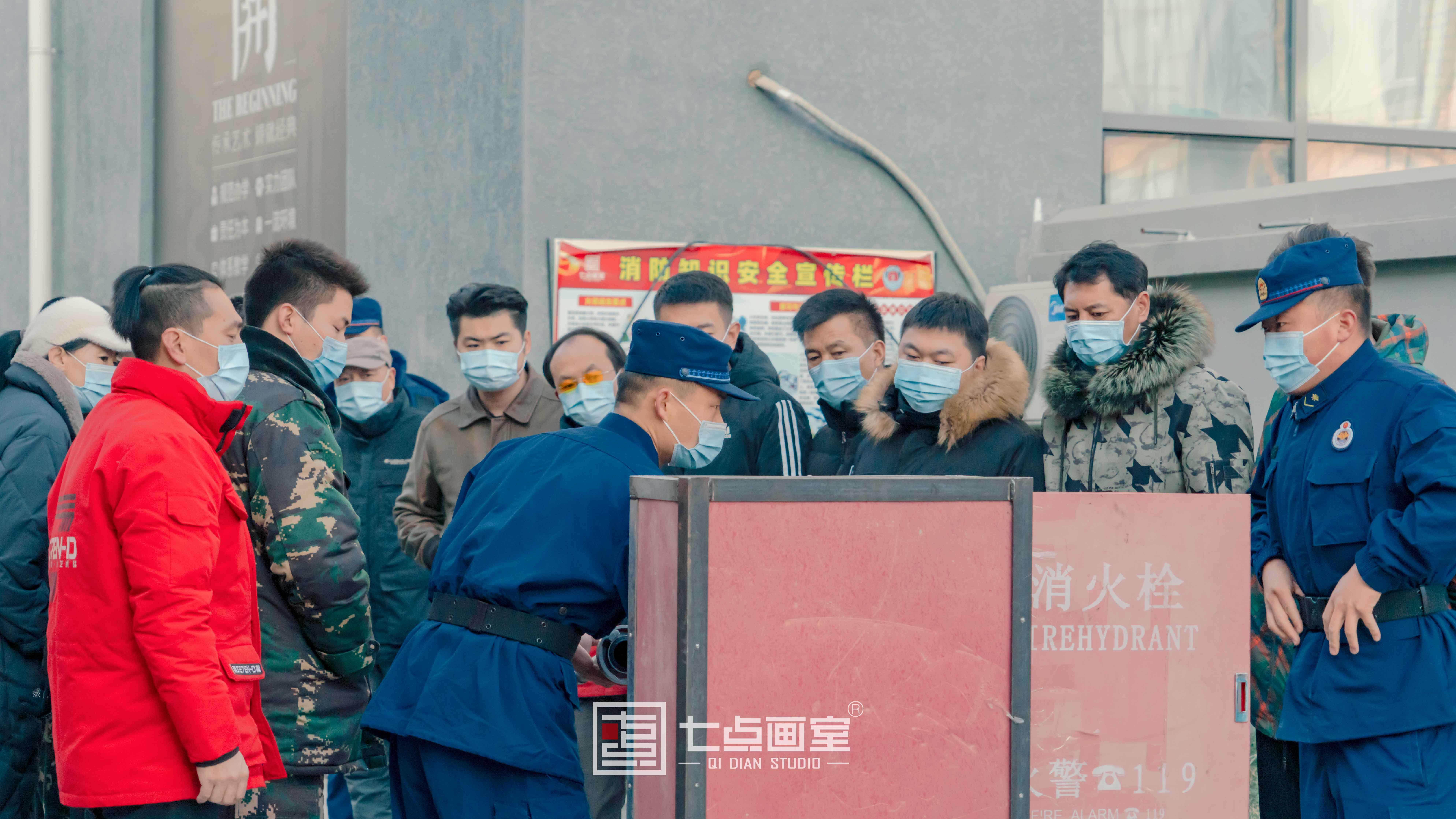 防患于未“燃丨七点画室“一警六员”消防实训 防患于未“燃丨七点画室“一警六员”消防实训
