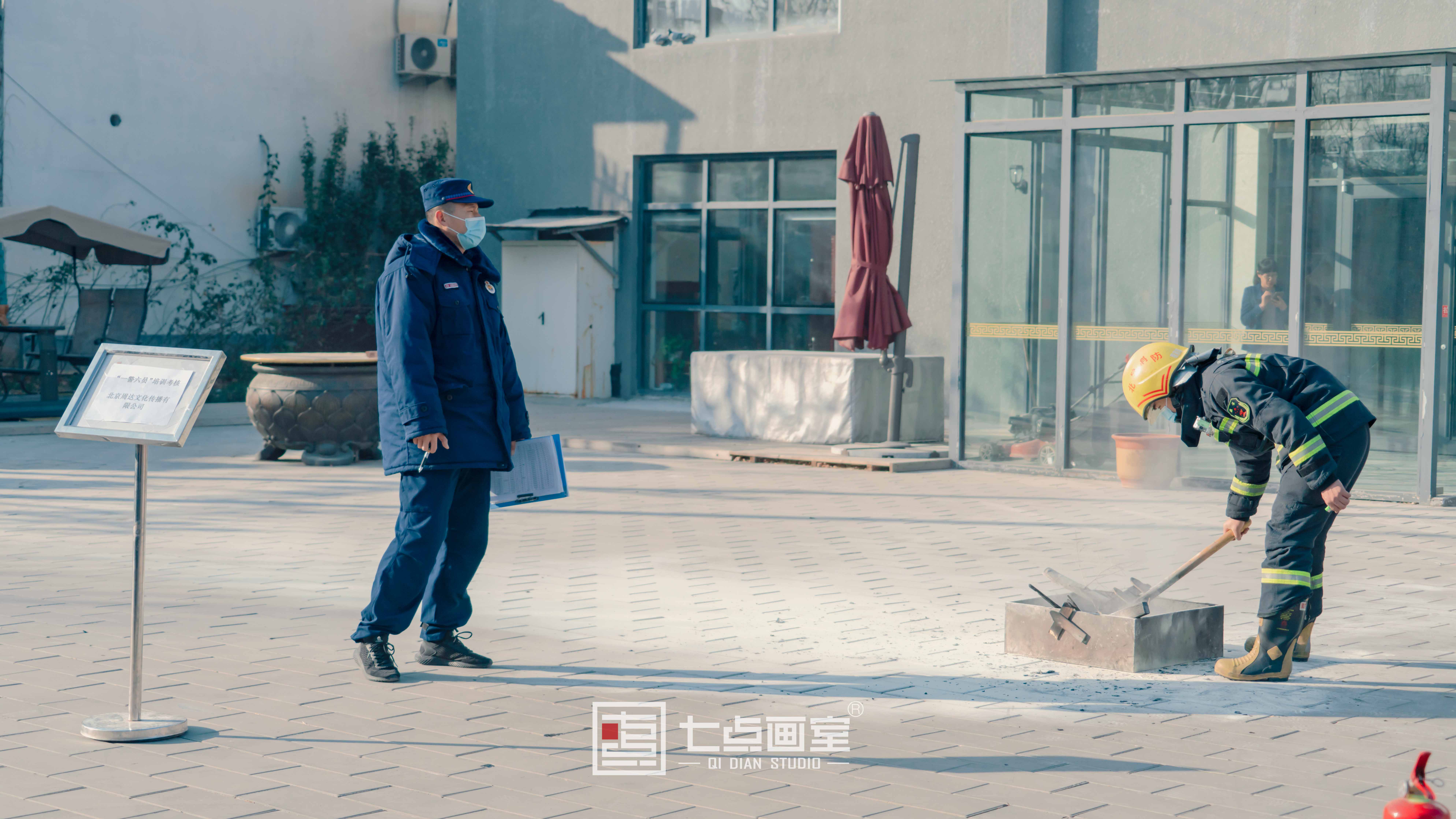防患于未“燃丨七点画室“一警六员”消防实训 防患于未“燃丨七点画室“一警六员”消防实训