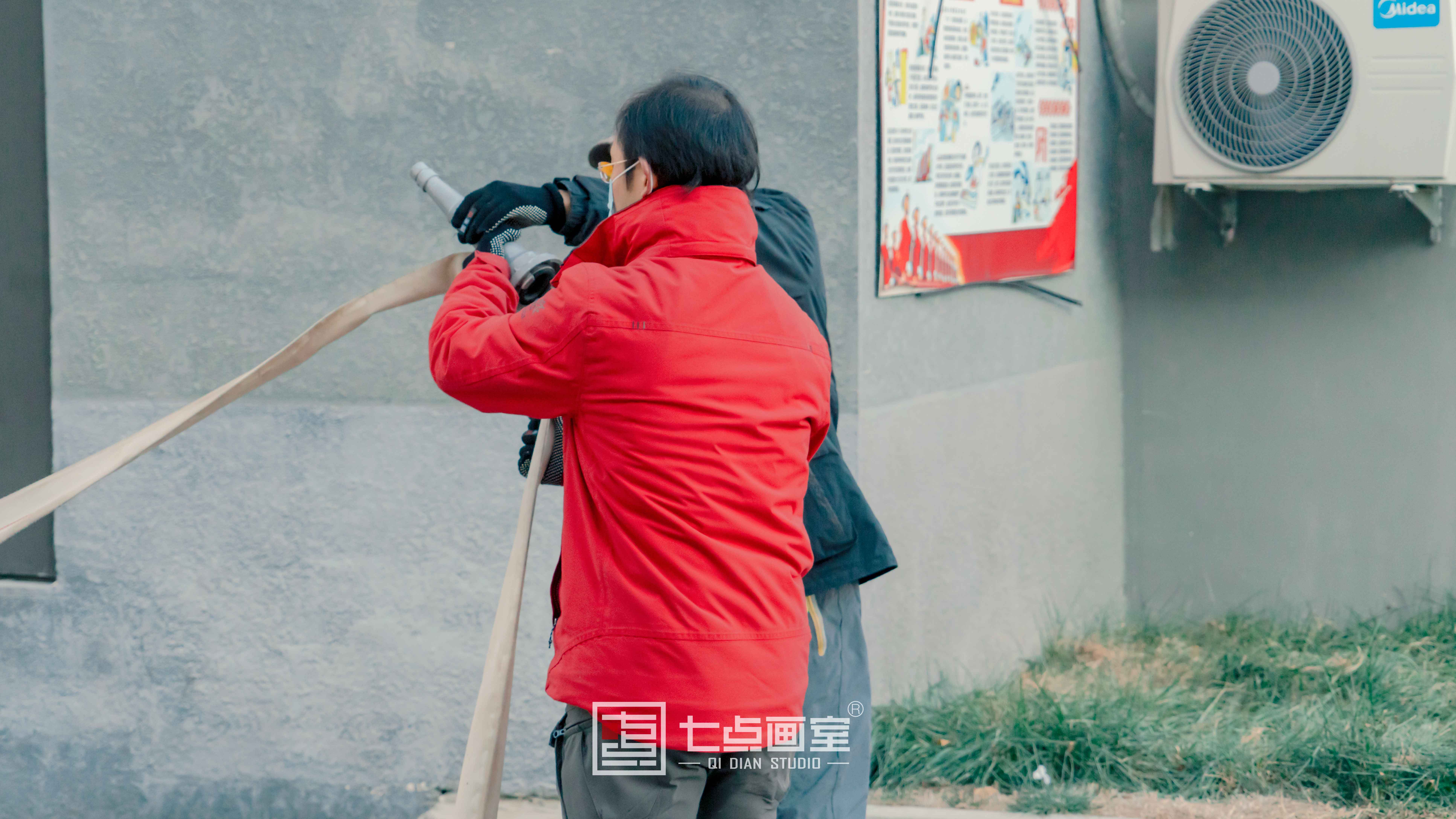 防患于未“燃丨七点画室“一警六员”消防实训 防患于未“燃丨七点画室“一警六员”消防实训