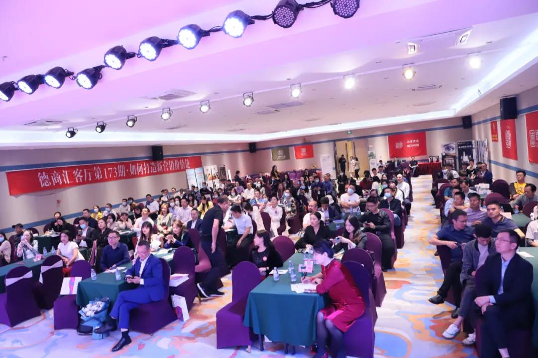 大咖盛宴!深圳200名创业者共聚此处,江小白品牌这样说.... 大咖盛宴!深圳200名创业者共聚此处,江小白品牌这样说....