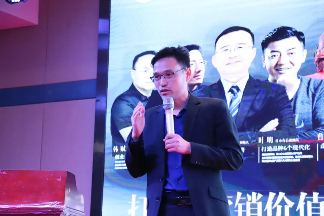 大咖盛宴!深圳200名创业者共聚此处,江小白品牌这样说.... 大咖盛宴!深圳200名创业者共聚此处,江小白品牌这样说....