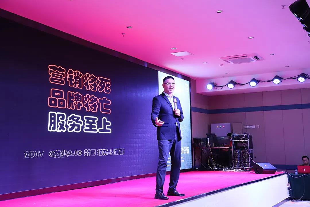 大咖盛宴!深圳200名创业者共聚此处,江小白品牌这样说.... 大咖盛宴!深圳200名创业者共聚此处,江小白品牌这样说....