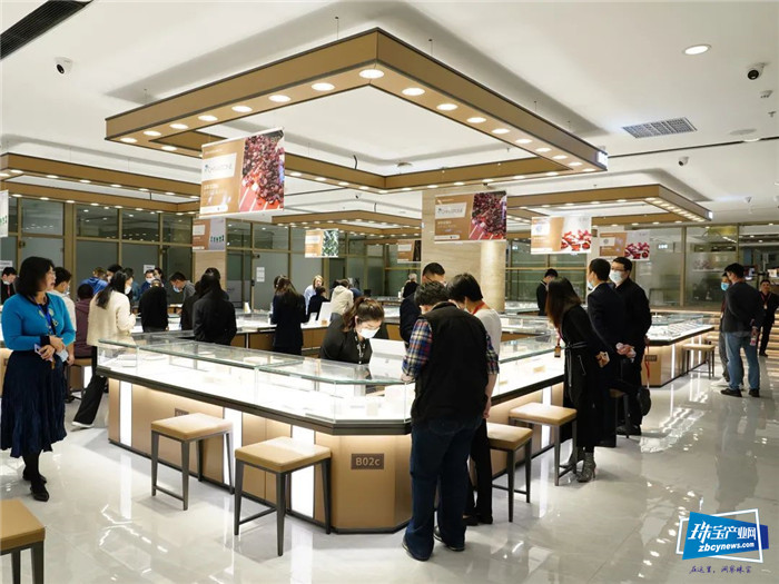全国众多专业买手汇集水贝，这个彩宝展销会厉害了