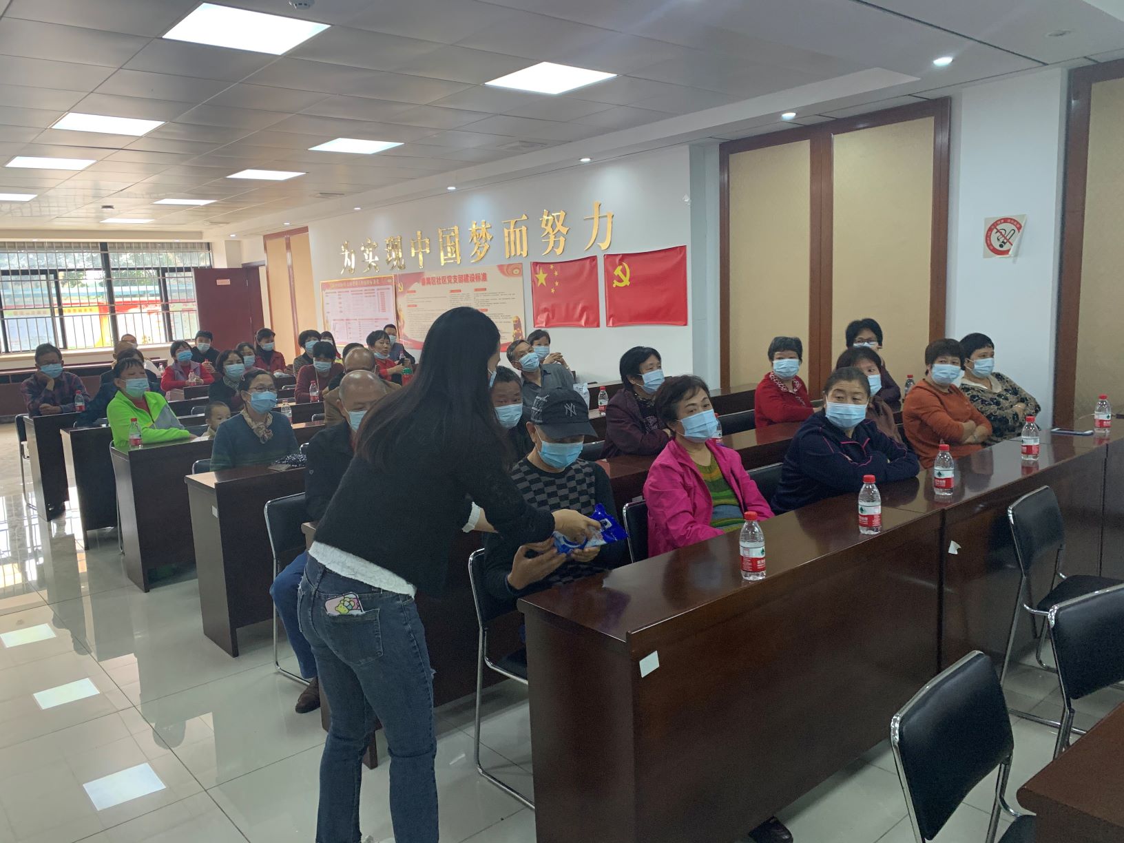 雄远动态|特殊的保护 特别的爱——我所冯露律师应邀为可逸阳光社区居民举办未成年人保护和反家庭暴力法专题讲座
