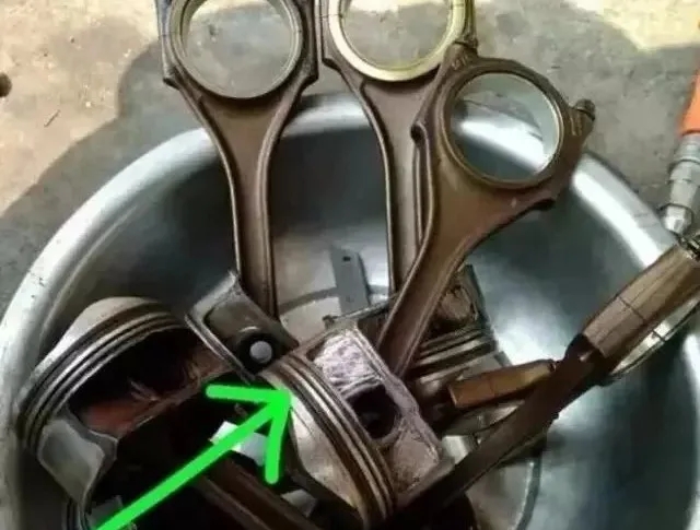 拆开发动机后,我看到了惊心动魄的一幕(二) 拆开发动机后,我看到了惊心动魄的一幕(二)