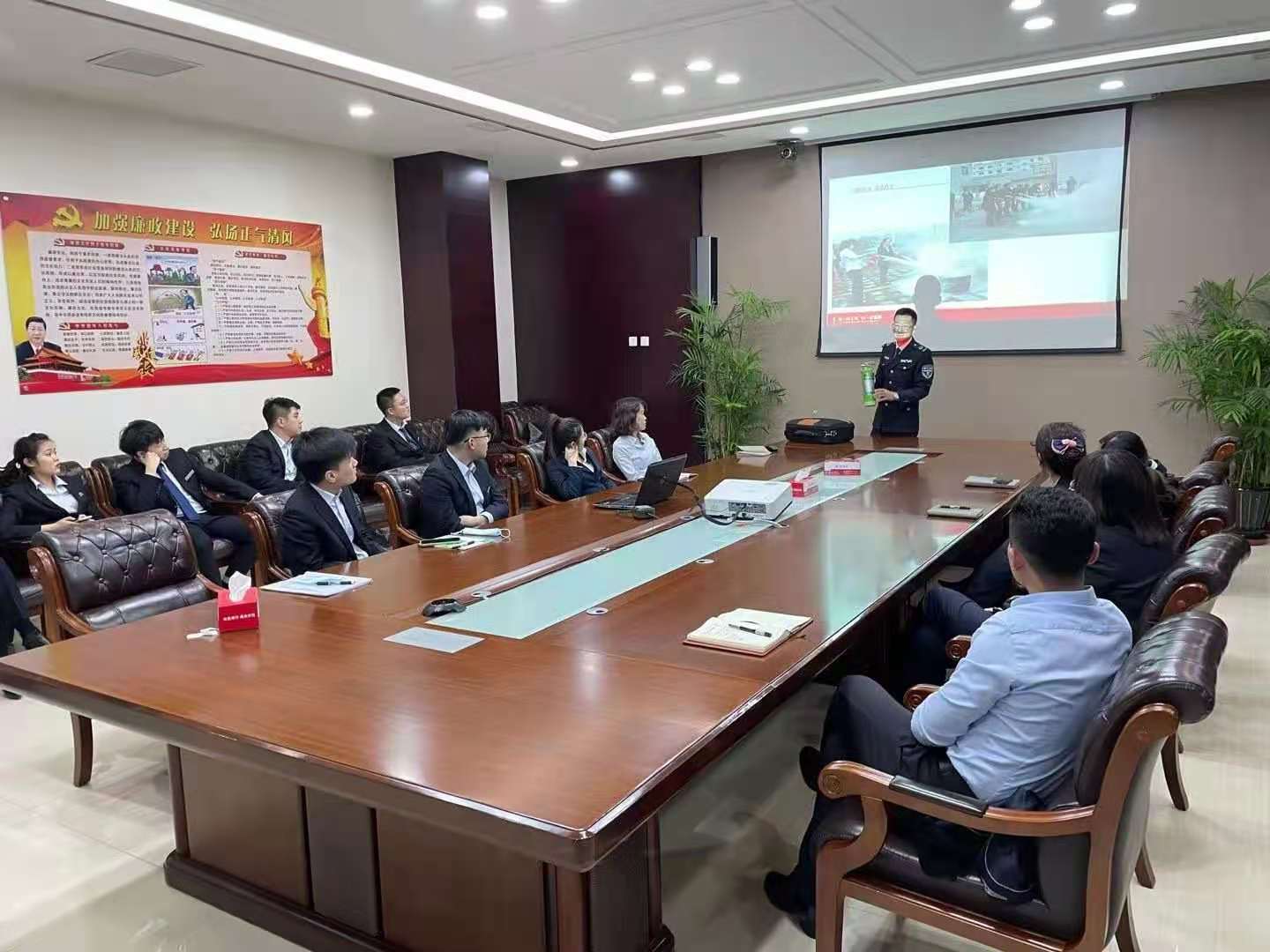 丹东分中心为锦州银行开展冬季消防培训及逃生演练