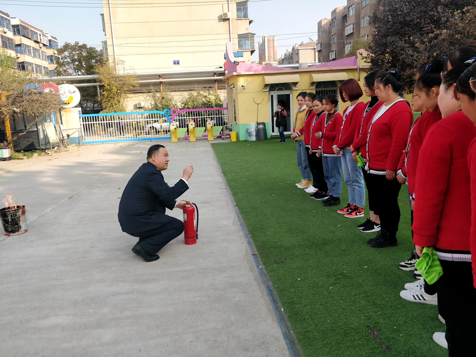 济南分中心为王舍人实验幼儿园开展冬季消防培训及逃生演练