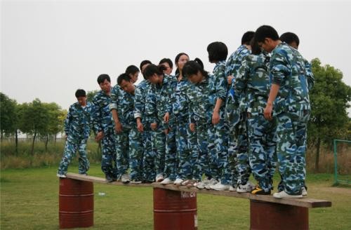 什么时候适合举行重庆户外拓展培训活动？
