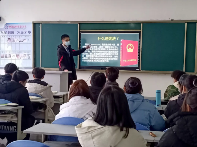 四川省弘博中等专业学校2020年“宪法晨读”活动 四川省弘博中等专业学校2020年“宪法晨读”活动