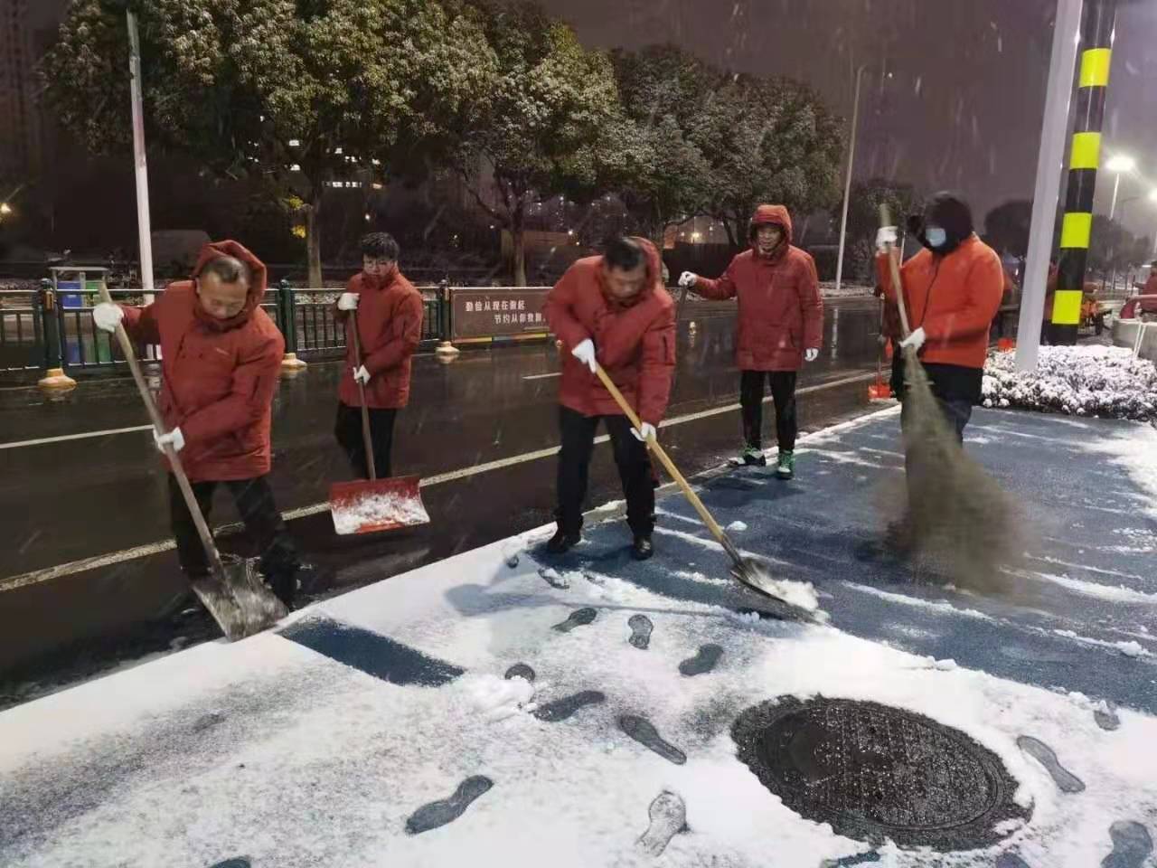 农副物流扫雪突击队集结 农副物流扫雪突击队集结