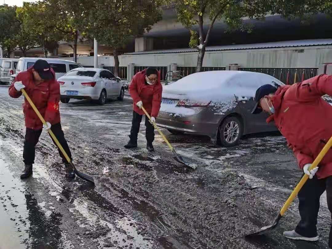 农副物流扫雪突击队集结 农副物流扫雪突击队集结