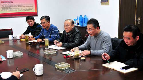 市交通綜合行政執(zhí)法局一支隊副支隊長曹成伍調(diào)研長客運輸公司