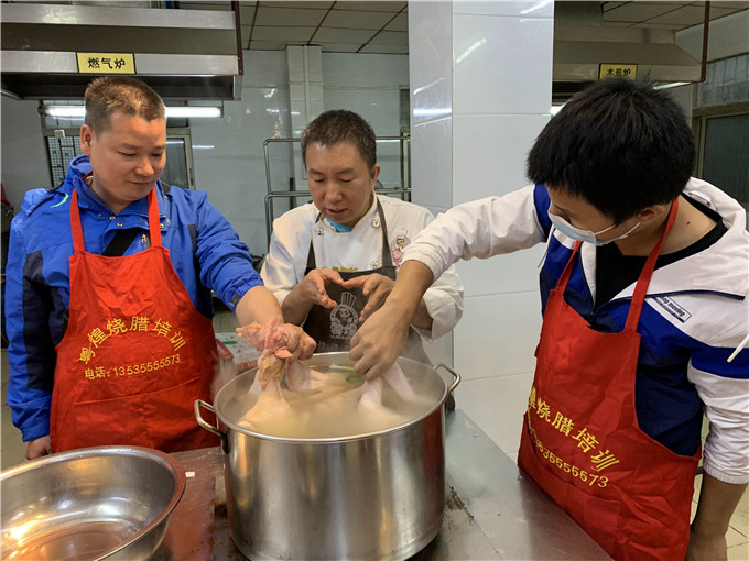 2020.12.14  湛江白切鸡培训 虎皮凤爪制作