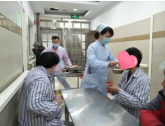 “提灯天使”记卫事康静安南项目护士长张林英