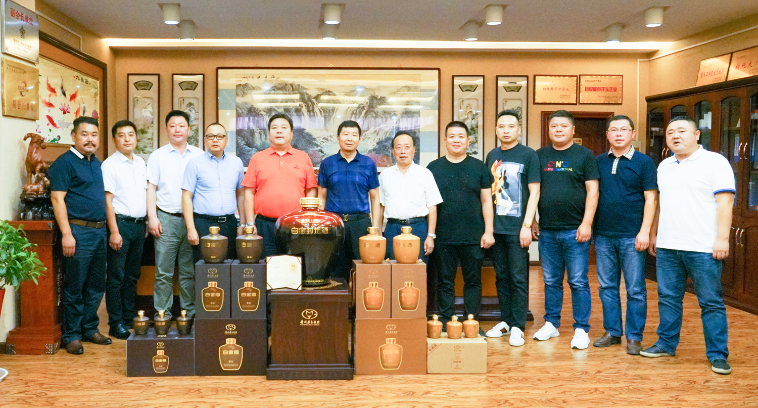 白金酒公司携手亚威木业助力中国制造业高质量发展