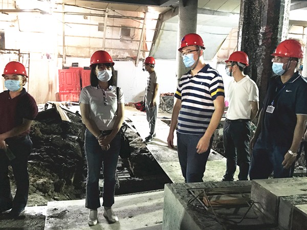 龙华建设总经理刘晓迎节日期间现场检查
