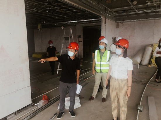 刘晓迎总经理率队到汇隆商务中心检查指导工作