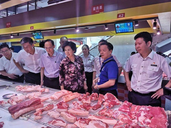 深圳市人大常委会常务副主任罗莉一行到龙华市场调研