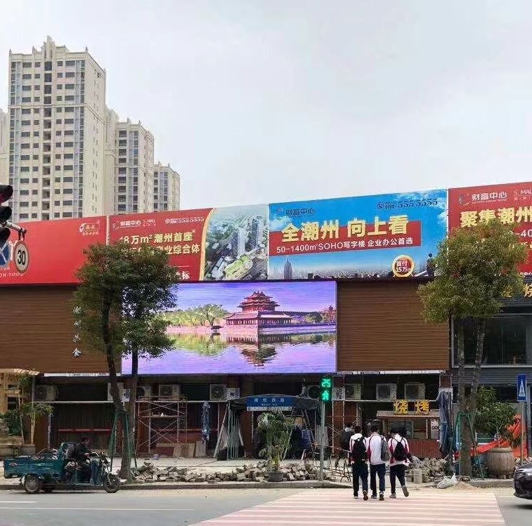 深圳市寶安華一實驗學校操場P5戶外全彩屏20平方（美奧馬哈）