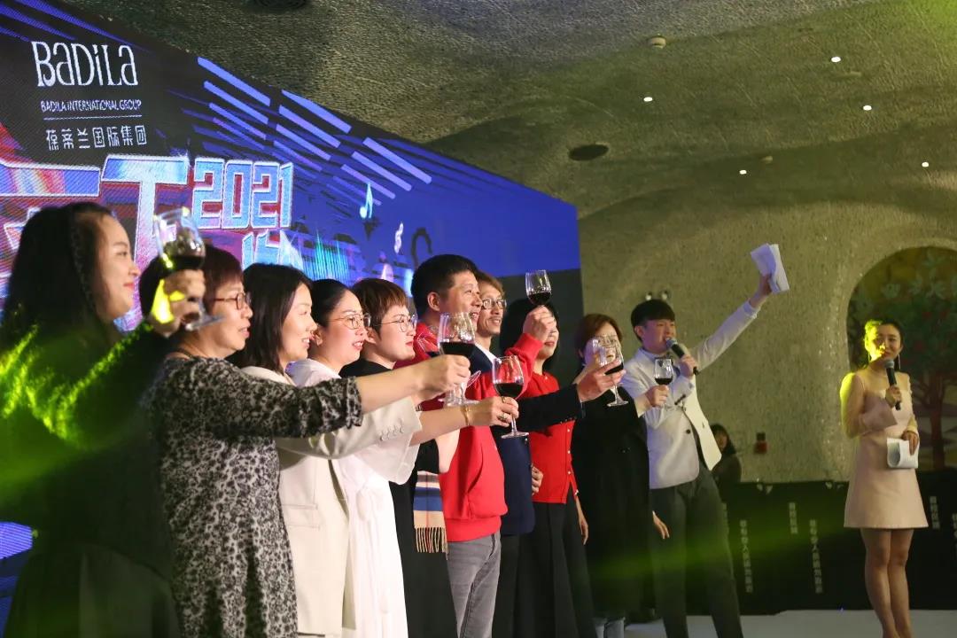 葆蒂兰国际集团“2021在一起•正当燃”新春年会圆满落幕! 葆蒂兰国际集团“2021在一起•正当燃”新春年会圆满落幕!