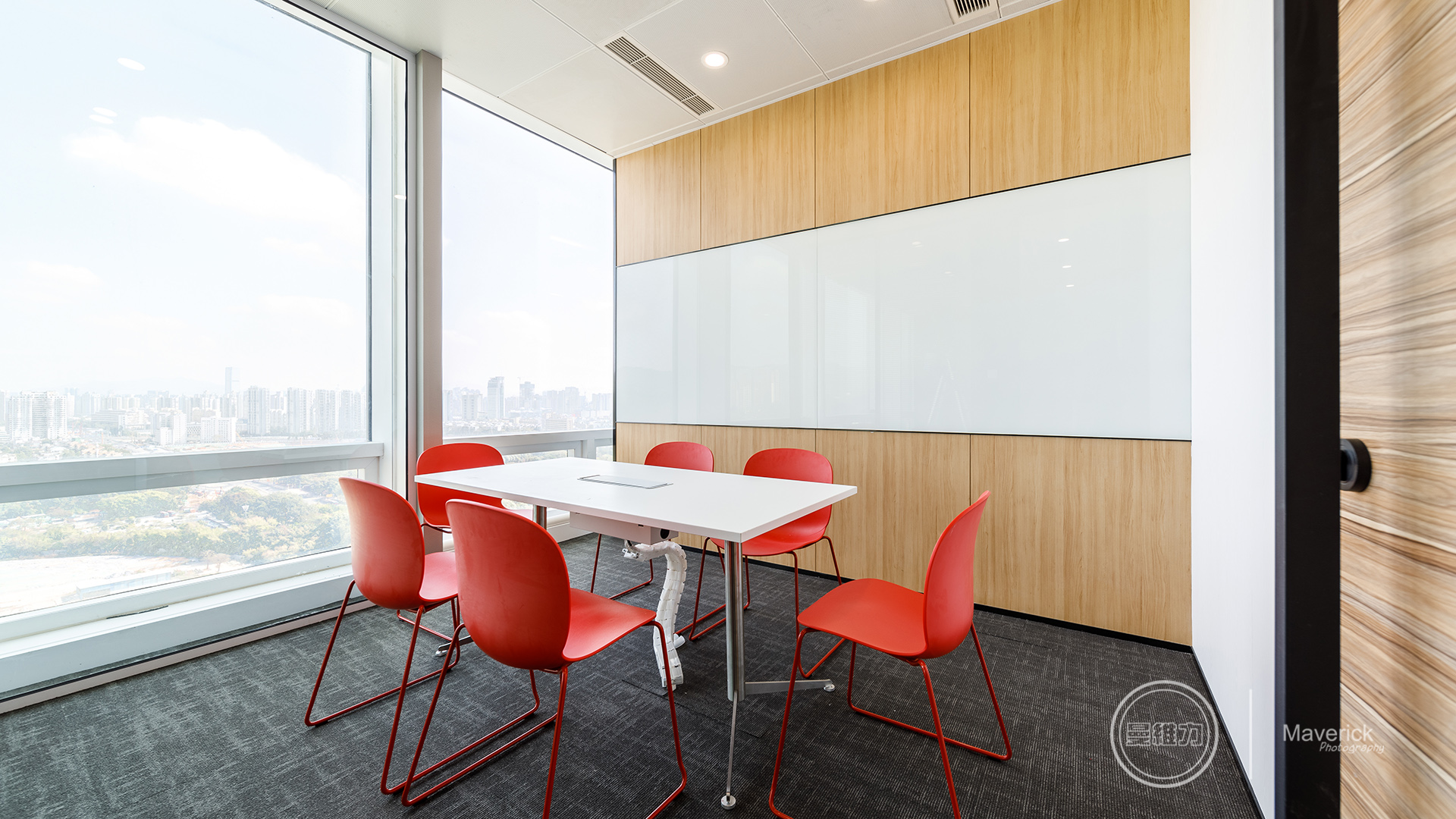 广州办公室装修为什么更适宜采用金属框架隔断设计