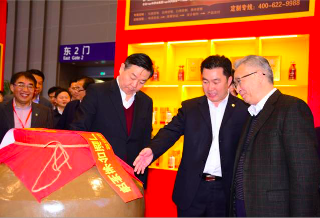 重庆市长张国清充分认可白金封坛酒的特色品质和服务