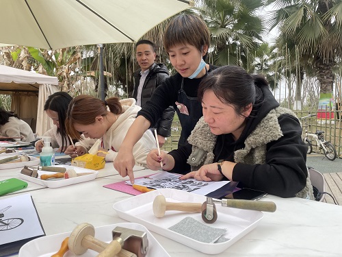 道和远大集团开展庆祝“三八”妇女节“版画”活动