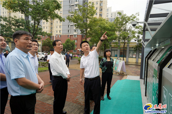 江寧區(qū)委書記督辦重點(diǎn)提案 商量書房里共議“停車難”治理