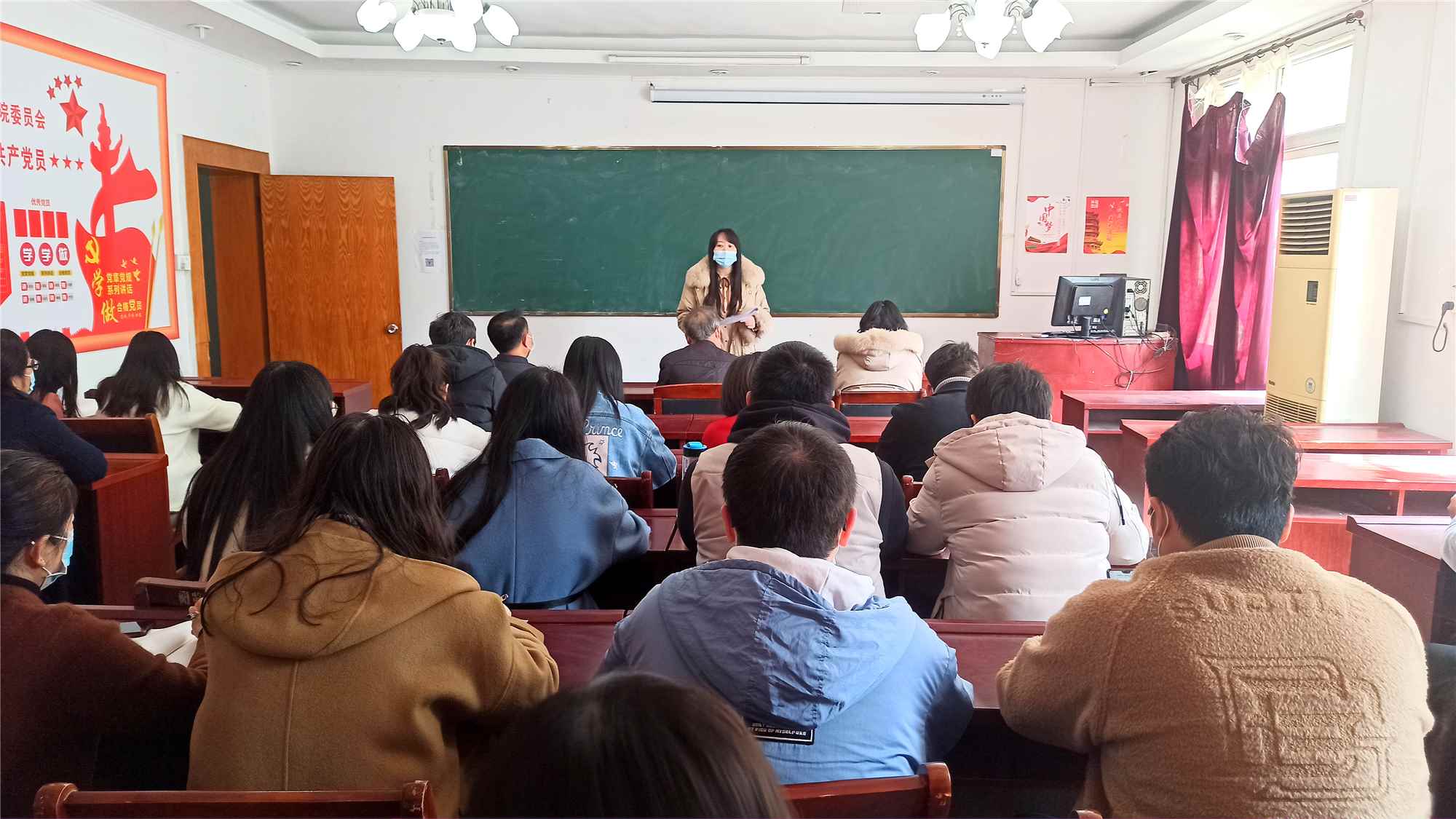 武汉科技职业学院顺利召开三月份支部主题党日活动