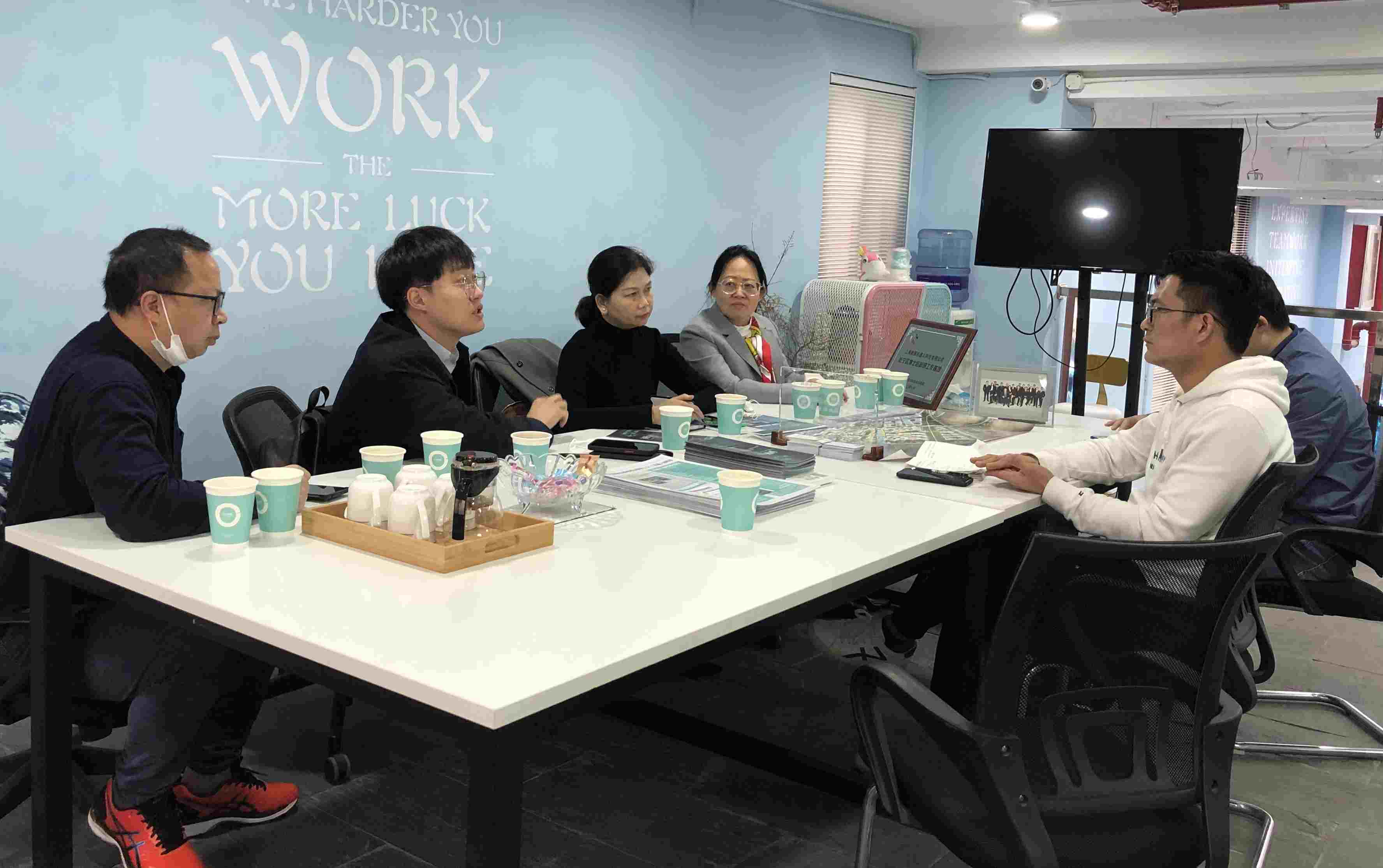 Leaders of a property group in Sichuan came to inspect and investigate COFE+ robot coffee Leaders of a property group in Sichuan came to inspect and investigate COFE+ robot coffee