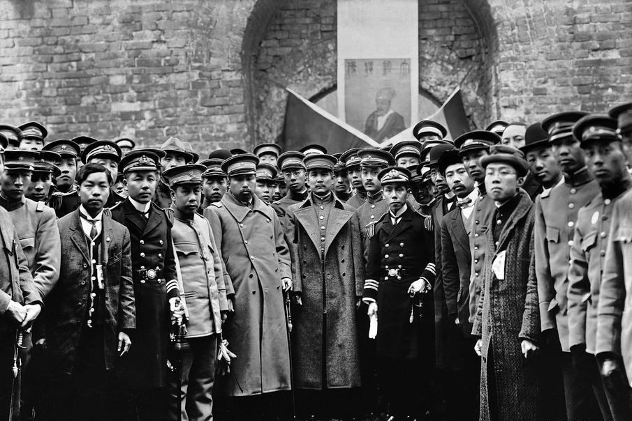 辛亥革命成功后，孙中山坚持建都南京，结果中了日本人的圈套