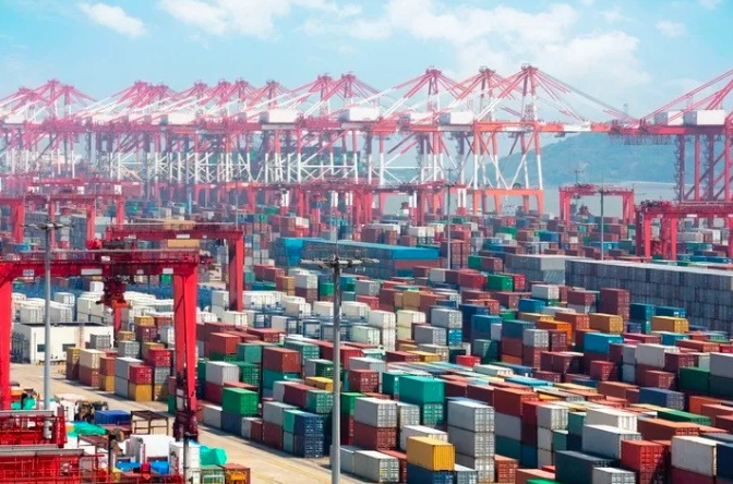 南加州拥堵持续加剧,船舶等待时间延长至八天!航运成本飙升加剧全球通胀压力 南加州拥堵持续加剧,船舶等待时间延长至八天!航运成本飙升加剧全球通胀压力