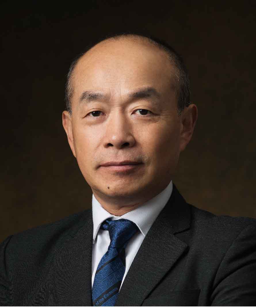 肖  毅