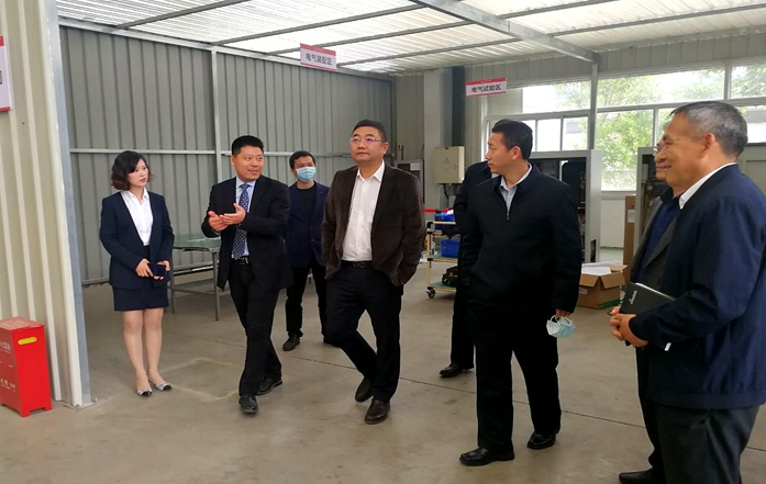 集团公司党委书记、董事长刘光辉到必威体育直播登录厂考察 集团公司党委书记、董事长刘光辉到必威体育直播登录厂考察