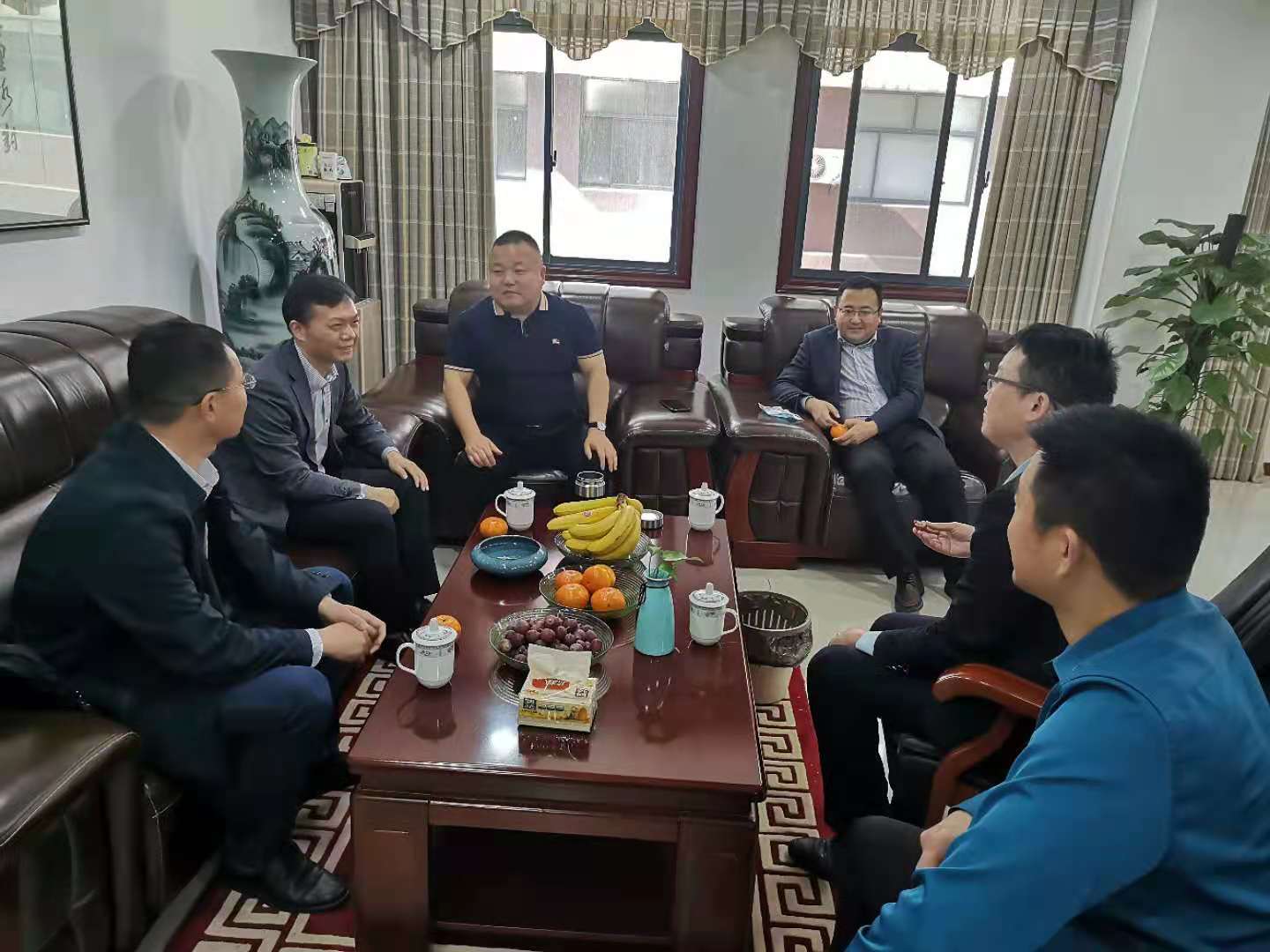 华农资源与环境学院院长谭文峰教授一行来集团参观交流 华农资源与环境学院院长谭文峰教授一行来集团参观交流