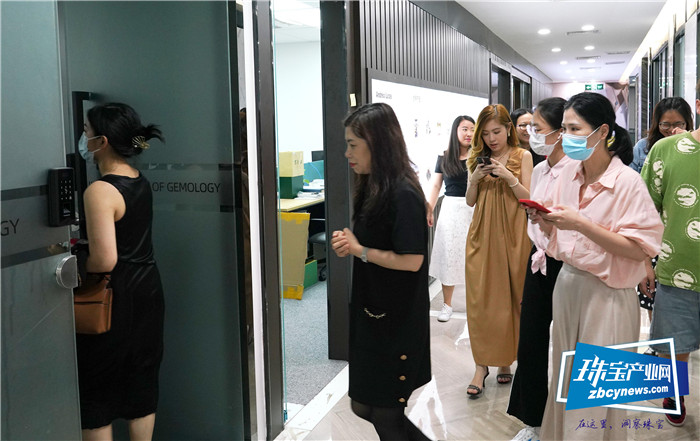 时尚设计与彩色宝石的碰撞之旅 意大利马兰戈尼学院深圳校区组团到访GUILD宝石教育学院 时尚设计与彩色宝石的碰撞之旅 意大利马兰戈尼学院深圳校区组团到访GUILD宝石教育学院