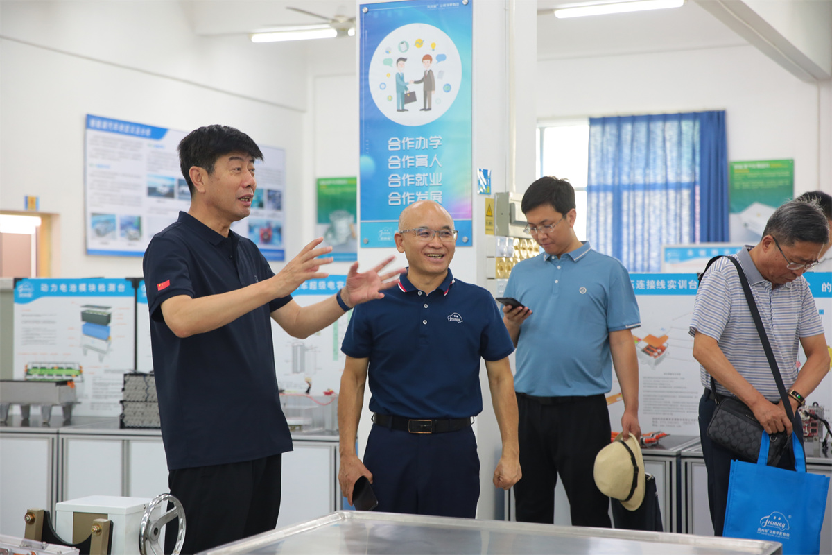 内蒙古工业大学孙国权书记一行莅临说球帝app电脑版考察指导 内蒙古工业大学孙国权书记一行莅临说球帝app电脑版考察指导