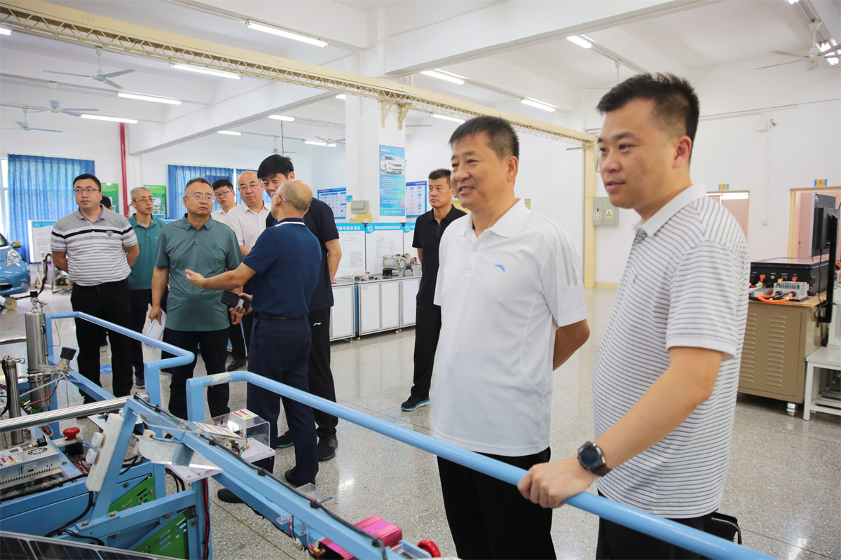 内蒙古工业大学孙国权书记一行莅临说球帝app电脑版考察指导 内蒙古工业大学孙国权书记一行莅临说球帝app电脑版考察指导