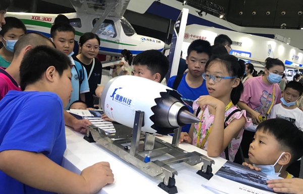 鷹譽科技戰機亮相2021湖南通用航空博覽會 點燃航空夢